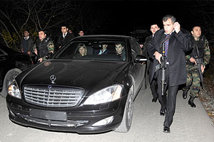 "Шутовство и политический авантюризм"