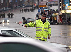 Бросаем машины, спускаемся в метро