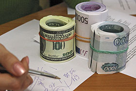 Евро взлетел к рублю до максимума за 4 года