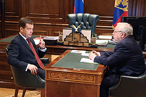 Медведев: наказывать, не лишая свободы