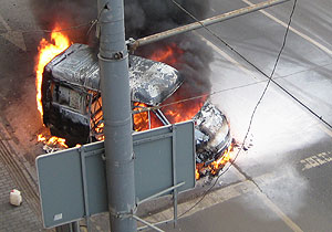 В центре Москвы сгорел "Соболь". Фото с места событий