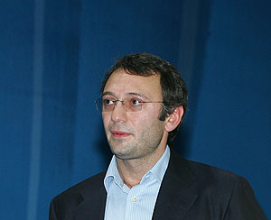 Миллиардер избавляется от российских активов