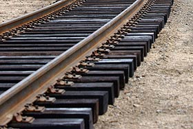 Пассажирский поезд опрокинулся в пути