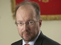 "Рынок драгоценных камней надо держать в руках, иначе он развалится по частям"