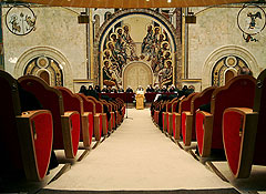 Драка на пороге храма