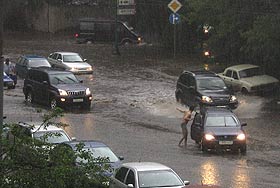 Тропический ливень в Москве: что случилось и чего ждать