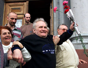 "Они получили по рукам"