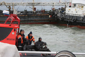 Затонувший танкер поднимут и утилизируют