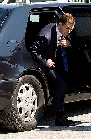 Президент отправился в мега-турне