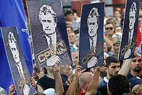 Сербские радикалы митингуют