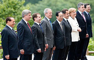 Россия и Япония: улыбки против территориального вопроса