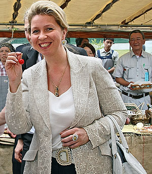 Первые леди G8: рынок, тест-драйв и ужин. Фото