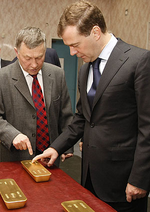 Медведев призвал бизнес "не скулить"