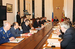 Коррупционеры: следить, выявлять, наказывать