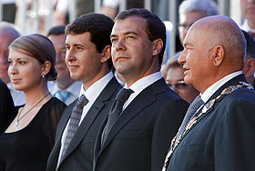 Медведев поздравил москвичей с Днем города