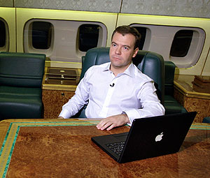 Видеоблог Медведева открыт для комментов