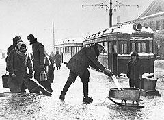 При артобстреле эта сторона улицы наиболее опасна