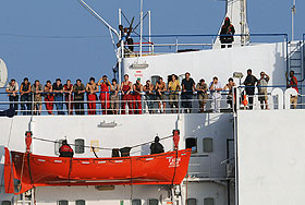 История "Фаины": пираты уходят, все свободны