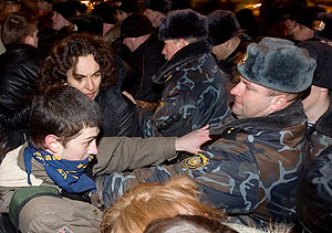 Подбодрить оппозицию