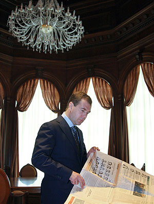 Медведев готовит рокировку