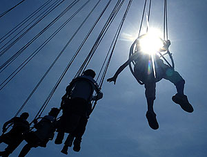 Доллар на качелях