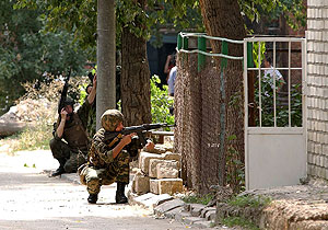 Точно ранен, а, может быть, убит