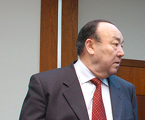 Не против партии, но против системы