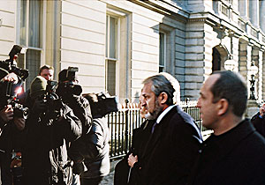 Закаева зовут домой