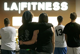 Стрельба по женщинам в темноте. Фото