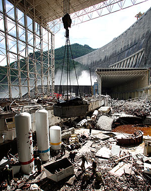 Спасательные работы продолжаются