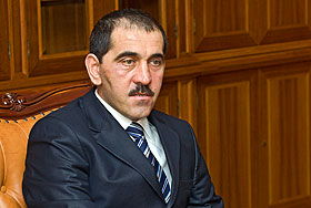 Отправил в отставку