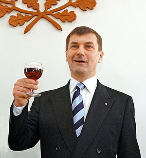 Эстонский борец с русскими памятниками