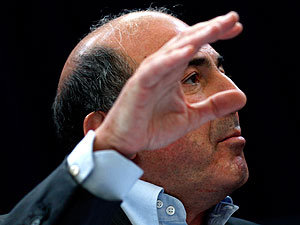 Обвинен заочно