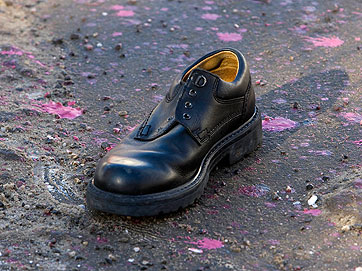 Метание ботинок: политика или новый вид спорта?