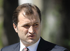 В отношениях с Россией надо перейти от слов к делу