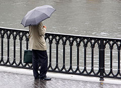 Дождь по крышам, дождь по лужам…