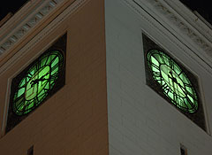 Откатились на час назад