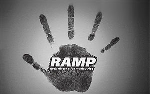 На церемонии зрители ходят ради кумиров