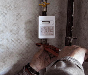 Экскаватором по трубе