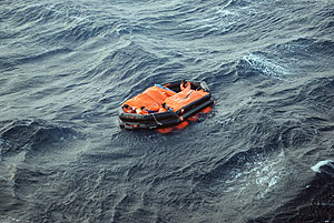 Только мачта торчит