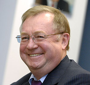 "Интерфакс" поздравляет глава Счетной палаты РФ С.Степашин