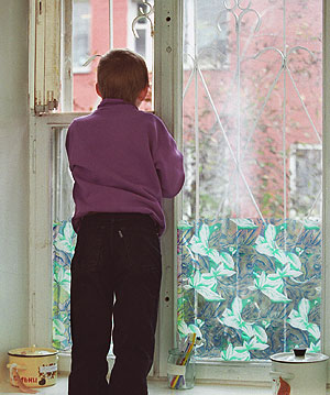 Бритвой по венам против насилия