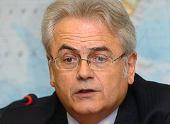 Роль G8 в качестве центра выработки норм и правил для всех становится невозможной