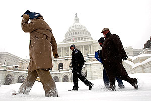 И там снег. Фото