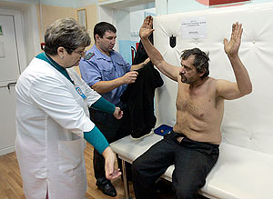 На манер психбольницы