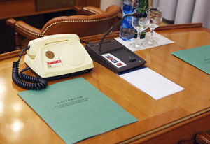 А ты еще не стал чиновником?