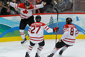 Золотой полет "кленовых листьев"