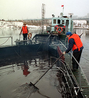 Пятно на реке