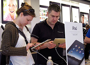 Триста тысяч iPad за день