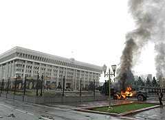 Помощь в обмен на ненасилие